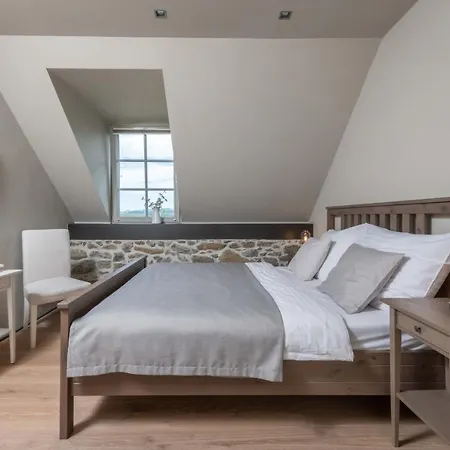 Holiday home Stastna Samota Vrchotovy Janovice